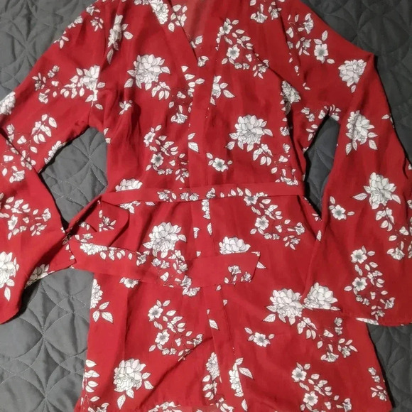 Guess shirt red and white floral pattern kimono style open front - XS - Picture 9 of 9